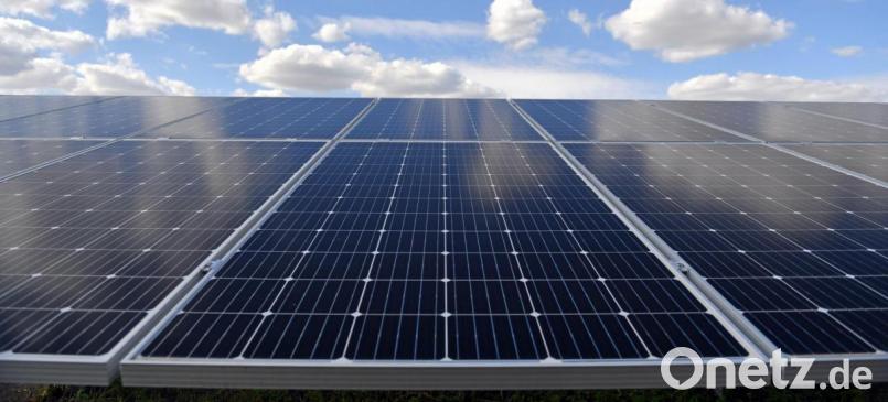 Einem Antrag zu einem Freiflächen-Solarpark in der Nähe von Premenreuth stimmten die Reuther Gemeinderäte nicht zu. Symbolbild: Hendrik Schmidt/dpa