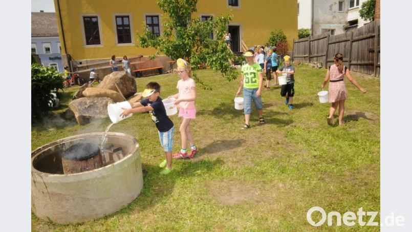 2019 gab es zuletzt in Pleystein ein eigenes Kinderferienprogramm. Bei der Aktion im Stadtmuseum Pleystein waren die Buben und Mädchen eifrig bei der Sache. Archivbild: bey