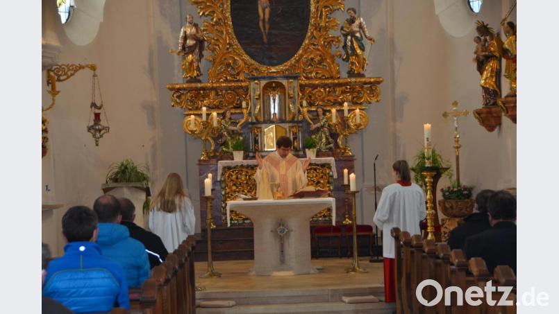 In der Waldauer Benefiziumskirche feiert Kaplan Alexander Ertl am Sonntag mit den Besuchern das Patrozinium von Johannes Nepomuk. Bild: dob
