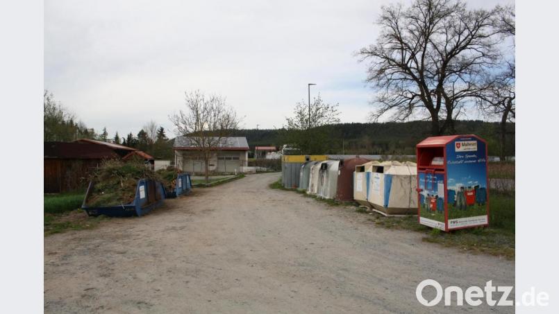 So ordentlich wie auf diesem Foto sieht es auf dem Schwarzenbacher Containerplatz nicht immer aus: Die von manchen gedankenlosen Zeitgenossen angerichtete &quot;Sauerei&quot; werde die Gemeinde nötigenfalls mit Einzäunung und Beaufsichtigung beantworten, kündigte Bürgermeister Thorsten Hallmann an. Bild: bjp