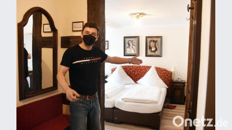 Ab 21. Mai dürfen Hotels, Ferienwohnungen und Campingplätze wieder für Urlauber öffnen. Thomas Heigl vom Hotel &quot;Am Tor&quot; hofft mit der ganzen Tourismusbranche auf einen guten Sommer. Bild: Gabi Schönberger