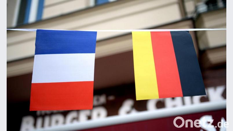 Im Café Polyglotte wird nicht nur Deutsch und Französisch gesprochen. Bild: Susann Prautsch/dpa