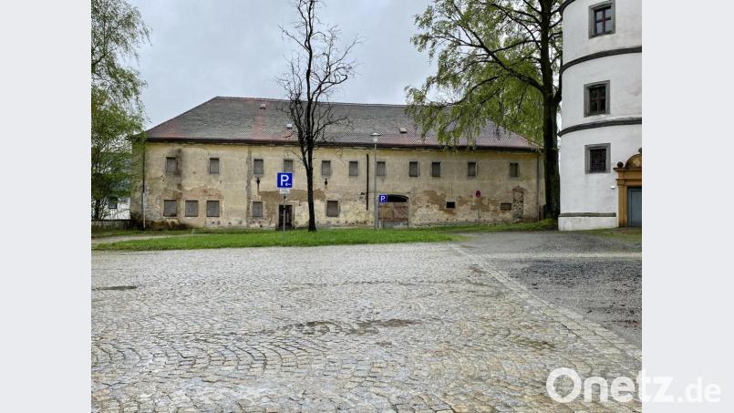 Der ehemalige Marstall, das sogenannte Kavaliersgebäude der Friedrichsburg, soll für 5,5 Millionen Euro renoviert werden. Für die Finanzierung fehlen aber noch eingeplante Fördermittel. Bild: Eichl