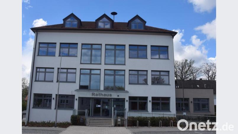 Die Verwaltungsgemeinschaft Schirmitz belegt Büroflächen im Rathaus Schirmitz. Dafür wird nun mehr Miete fällig. Bild: fz