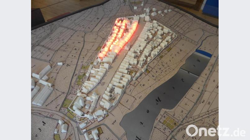 Beim Taubnschuster in Eschenbach zeigt ein Stadtmodell mit Hilfe digital gesteuerter Beleuchtungseffekte den einstigen Großbrand am 24. Juni 1876, als 56 Wohn- und 130 Nebengebäude vernichtet wurden. Bild: rn