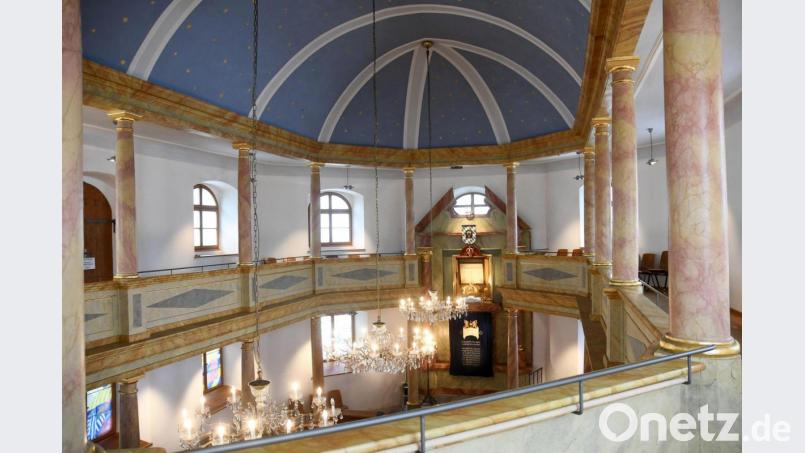 Eine Art Flosser Wahrzeichen mit prächtigem Innenleben: Die Synagoge ist in dieser Form 204 Jahre alt. Bild: Gabi Schönberger