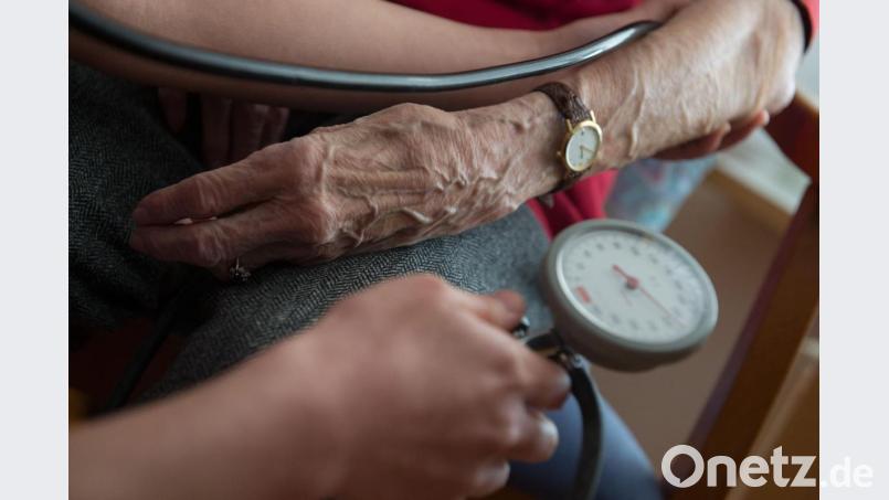 Die geplante Pflegereform hätte laut Caritas vor allem auf den Ausbau der Tagespflege in den Landkreisen Tirschenreuth und Neustadt/WN starke Auswirkungen. Symbolbild: Marijan Murat