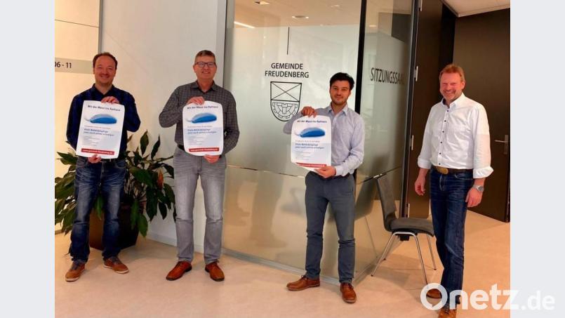 Von links: Tobias Basler, Bernhard Rumpler, Christian Kätzlmeier und Bürgermeister Alwin Märkl. Bild: Gemeinde Freudenberg/exb