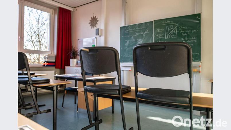 Die Schulen waren im Landkreis Tirschenreuth monatelang geschlossen. Symbolbild: Guido Kirchner/dpa