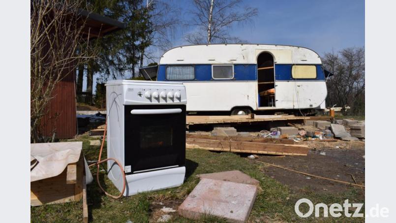 Die „aktive Ordnungsphase“ auf dem Campingplatz in Plößberg am Großen Weiher hat schon längst begonnen. Während die meisten Stellplatzmieter ihre Parzellen komplett geräumt haben, herrscht auf anderen Plätzen noch Chaos. Besonders die Müllentsorgung gestaltet sich für viele Camper schwierig. Bild: szl