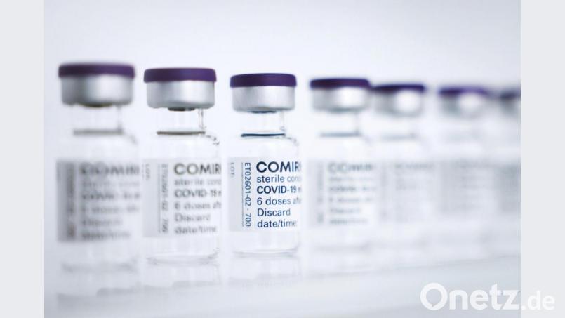 Impfstoffe von Biontech müssen für die Zweitimpfung vorgehalten werden. Bild: Christian Charisius