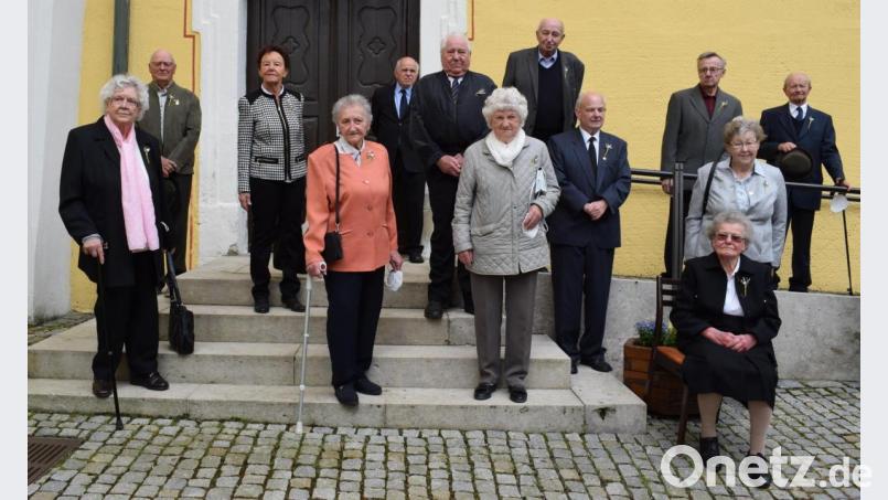 13 eiserne Konfirmanden der Jahrgänge 1950 und 1951 feierten ihren Festtag mit einem Gottesdienst. Bild: wku