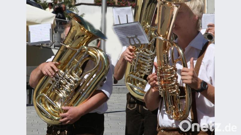 Bis zum nächsten Festzug wird&#039;s noch dauern. Aber zumindest proben dürfen die Blasmusiker ab diesem Freitag wieder. Archivbild: Gerhard Götz