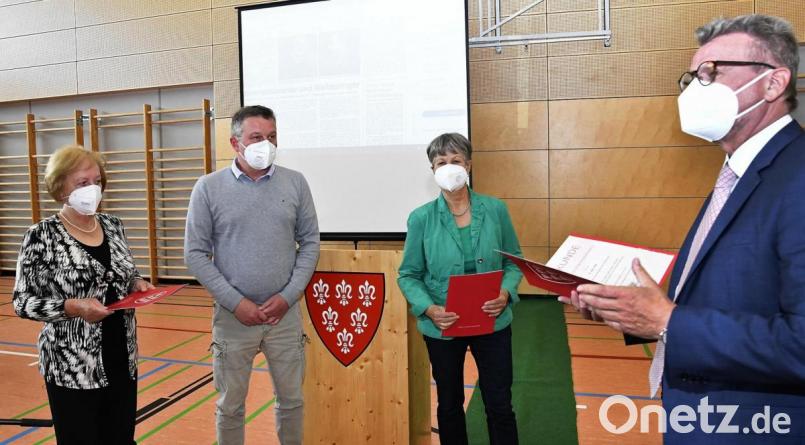 Seit 25 Jahren gehören (von links) Marga Klameth, Stefan Morgenschweis, Hildegard Geismann und Michael Göth zum Sulzbach-Rosenberger Stadtrat. Bild: Petra Hartl