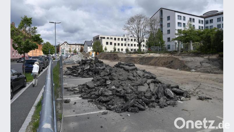Den Beschäftigten-Parkplatz des Klinikums an der Marienstraße gibt es nicht mehr. Hier entsteht ein ambulantes Operationszentrum. Bild: Petra Hartl