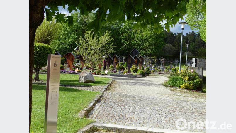 Seit 15 Jahren sind die Friedhofsgebühren in Fensterbach nicht angehoben worden. Nun steht die Gemeinde vor der schwierigen Aufgabe, den Bürgern klar zu machen, dass massive Erhöhungen unumgänglich sind. Die Rechnungsprüfung hat das angemahnt. Bild: Houschka