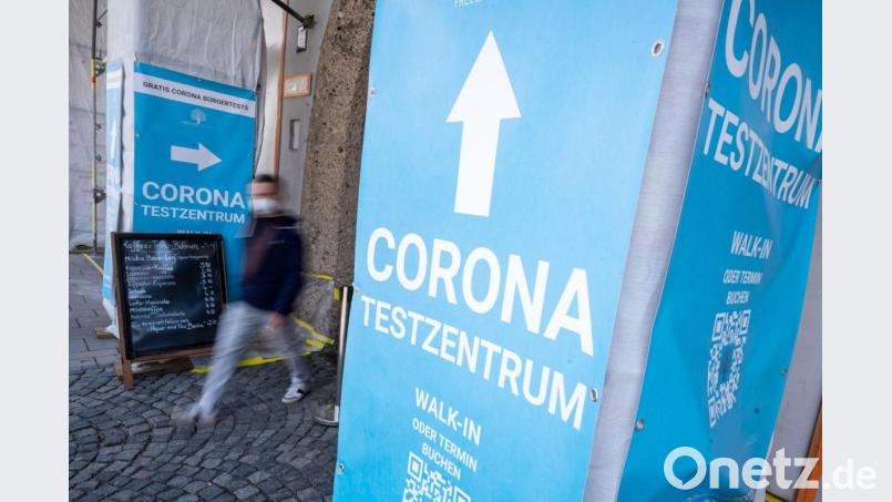 Die Sieben-Tage-Inzidenz in der Corona-Pandemie sinkt in Weiden weiter. In Neustadt geht sie leicht nach oben. Bild: Peter Kneffel/dpa