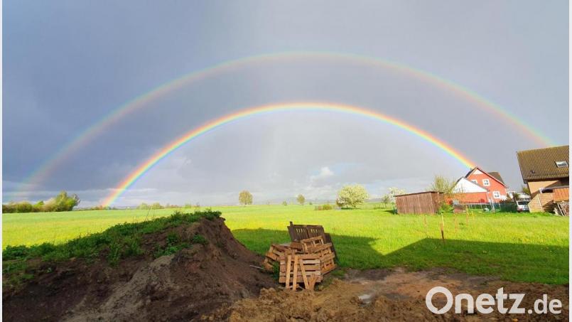Einen doppelten Regenbogen hat Justus Zeitler am Dienstag über Mitterteich fotografiert. Bild: Justus Zeitler/exb