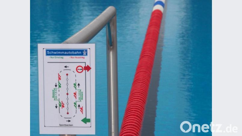 Zwei abgetrennte Bahnen (eine vor, andere zurück) bilden je eine &quot;Schwimmautobahn&quot;. Bild: ws