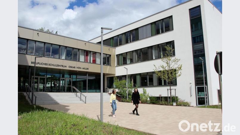 Es ist geplant, dass der Unterricht in den neuen Räumen des Beruflichen Schulzentrums Oskar-von-Miller Schwandorf zum Schuljahrbeginn 2021/22 im September stattfinden kann. Bild: Thomas Dobler