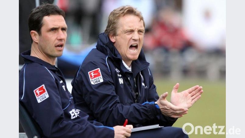 Mirko Reichel (links) arbeitete lange als Co-Trainer mit Chefcoach Mike Büskens bei der SpVgg Greuther Fürth. Im Jahr 2012 stiegen beide mit ihrem Team in die Bundesliga auf. Im März 2013 wurden sie entlassen. Reichel arbeitet aber mittlerweile schon lange wieder für das Kleeblatt. Bild: Daniel Karmann