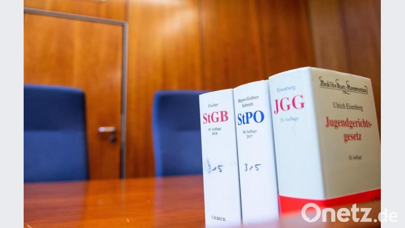 Eine 20-Jährige stand wegen einer erfundenen Vergewaltigung vor der Jugendrichterin. Symbolbild: Swen Pförtner/dpa
