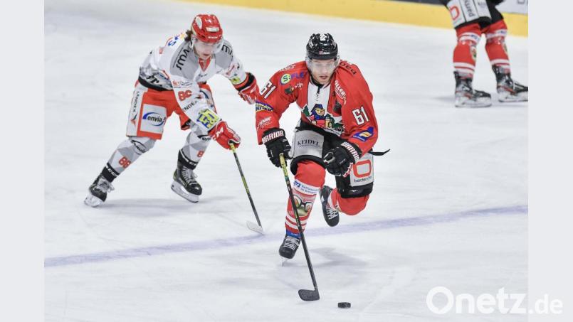 Chad Bassen (vorne) wechselt aus Freiburg zu den Blue Devils Weiden. Bild: Stephan Eckenfels
