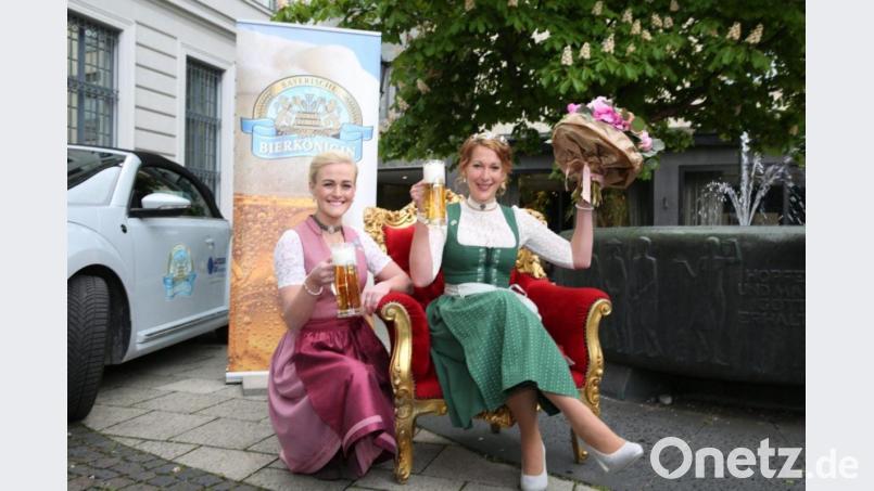 Bierkönigin 2019/21 Vroni Ettstaller (links) und Bierkönigin 2021 Sarah Jäger. Bild: Bayerischer Brauerbund