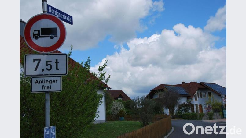 Die Gewichtsbeschränkung für Fahrzeuge an der Nordgaustraße in Ammerthal soll aufgehoben werden. Bild: gsp