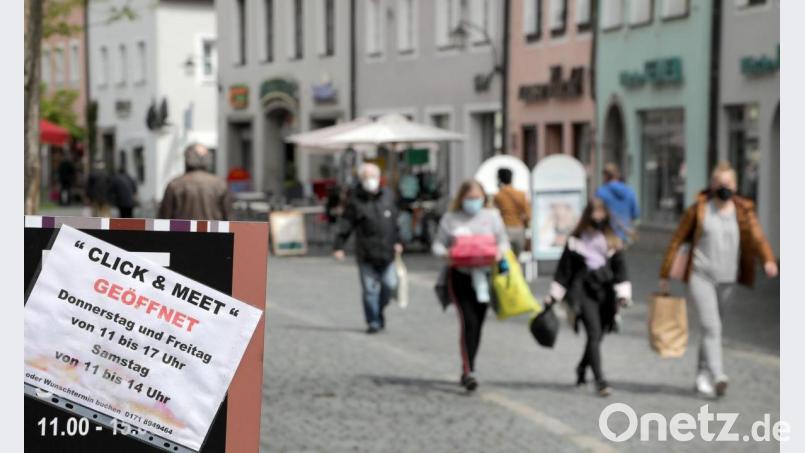 Click &amp; Meet, also das Einkaufen mit vorheriger Terminbuchung übers Internet, ist mit der derzeitigen Inzidenzlage in Weidens Altstadt nun passé. Bei vielen Händlern und Kunden ist das aber noch nicht angekommen. Bild: Wolfgang Steinbacher