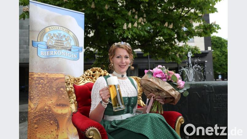 Sarah Jäger (31) aus Schwandorf holt die Krone der Bayerischen Bierkönigin erstmals in die Oberpfalz. Sie überzeugte während des Wahlabends mit Spontanität, Charme und profundem Wissen über die bayerische Bierkultur und das Bayerische Bier. Bild: Bayerischer Brauerbund/exb