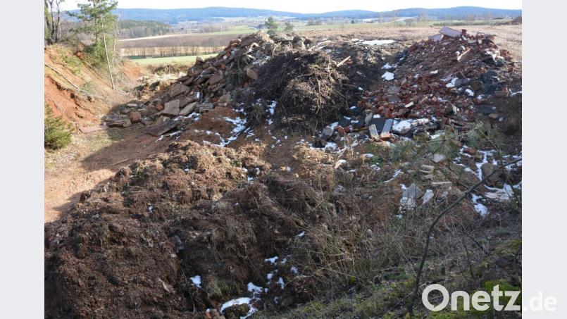 Zum 30. Juni dieses Jahres wird die Bauschuttdeponie Maiersreuth geschlossen. Bis dahin kann noch eingelagert werden, danach ist vorerst nur noch unbelasteter Erdaushub zugelassen. Mit Beginn der geforderten Rekultivierung wird auch Letzteres nicht mehr möglich sein. Bild: jr