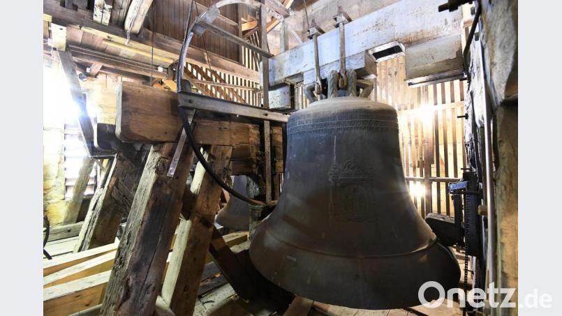 Die Festtagsglocke, &quot;Unseres Herrn Glocke&quot; ist die größte Glocke im Martinsturm. Momentan schlägt sie eigentlich nicht, weil die Sanierung noch nicht abgeschlossen ist. Zu Pfingsten war sie aber kurz in Betrieb. Bild: Petra Hartl
