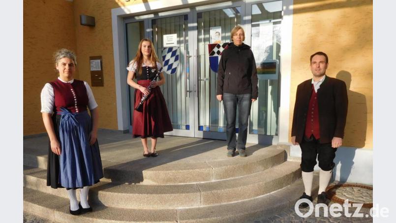 Die Aktiven der Musikkapelle Ursensollen freuen sich über ihre Erfolge (von links): Kathrin Fuchs, Evi Ehbauer, Ute Neger und Stefan Neger. Bild: Angela Harbauer