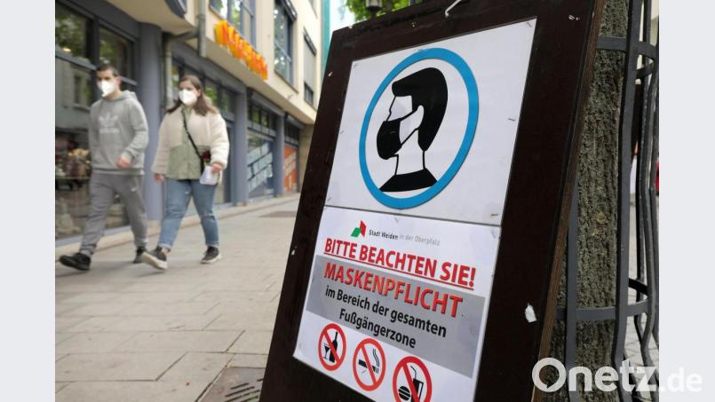 Zwischenzeitlich gibt es viele Lockerungen bei den Coronaregeln in Weiden und im Landkreis Neustadt: Die Maskenpflicht in der Innenstadt Weidens aber bleibt wie gehabt. Bild: Wolfgang Steinbacher