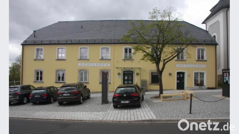 Den Service des Fuchsmühler Markthauses (Bild) soll eine Stromtankstelle bereichern. Darauf verständigten sich die Gemeinderäte in der Mai-Sitzung. Bild: wro