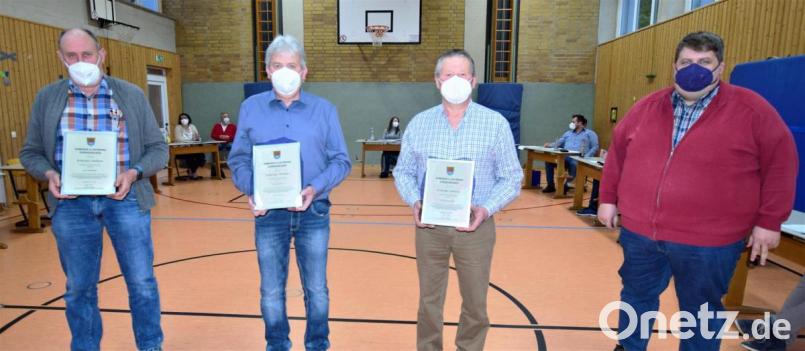 Von links Josef Margraf, Hans Pirner, Werner Englhard und Erster Bürgermeister Dieter Dehling. Bild: no