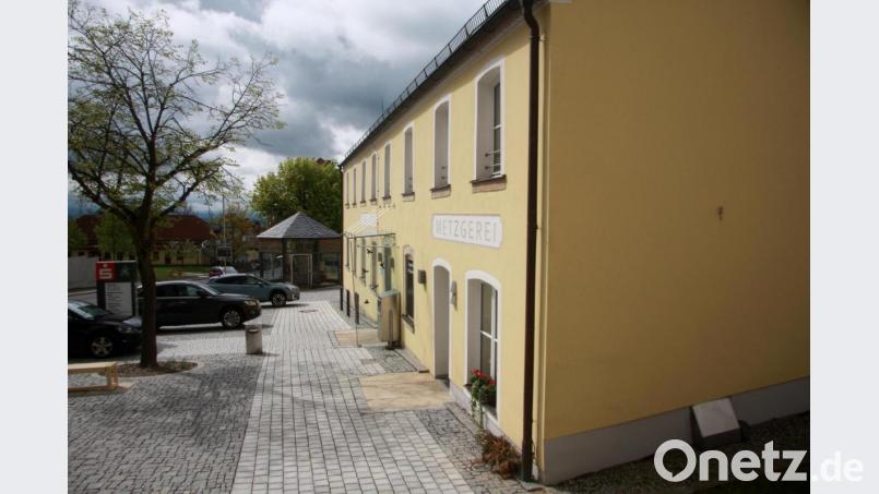 Nach einstimmigem Beschluss der Fuchsmühler Markträte wird der Service des Markthauses mit einer Ladestation für Elektrofahrzeuge ergänzt. Bild: wro