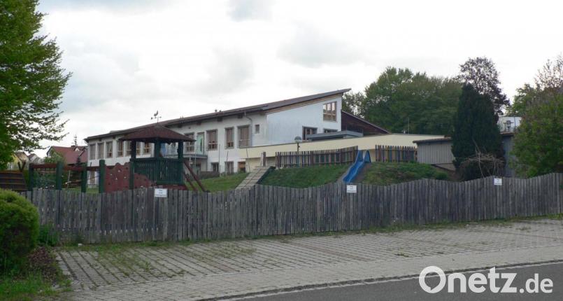 Auf dem südlichen Teil des Areals des Kinderhauses St. Elisabeth soll die Container-Lösung platziert werden. Die dortigen Parkplätze entfallen für die Übergangslösung. Bild: lep