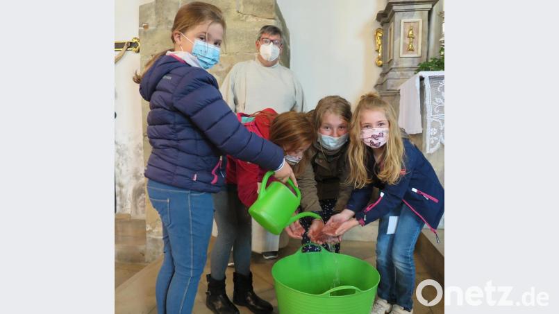 An den Erfrischungsstellen erfuhren die Kinder, wie gut frisches Wasser tut. Bild: jzk