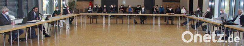 Grünen-Stadtrat Josef Schmidt (Zweiter von links) sprach sich in der vergangenen Stadtratssitzung dafür aus, die örtlichen Vereine zu unterstützen. Bild: wro