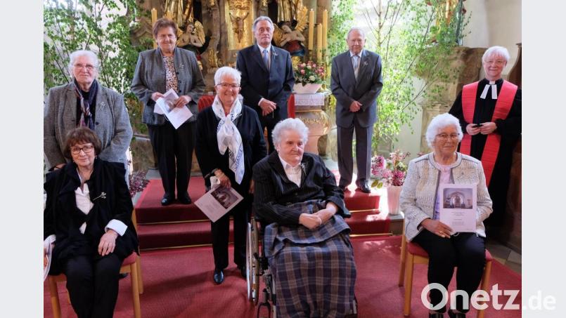 Unter den Jubilaren gehörten auch die Konfirmanden, die vor 65 Jahren am Altar beim Abendmahl standen. Bild: le