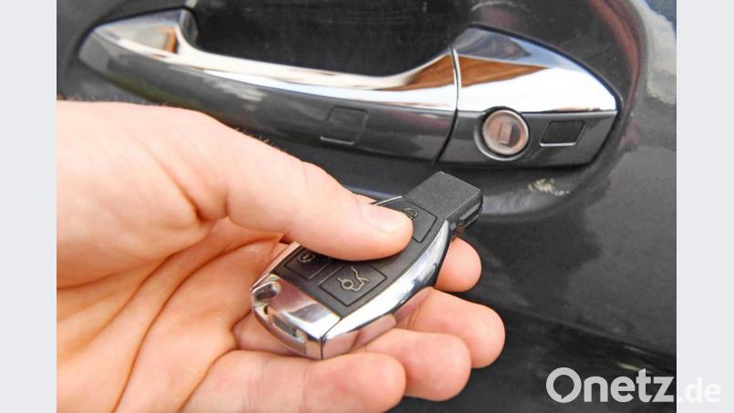 Der Keyless-Go-Schlüssel eines Autos. Symbolbild: Uli Deck/dpa