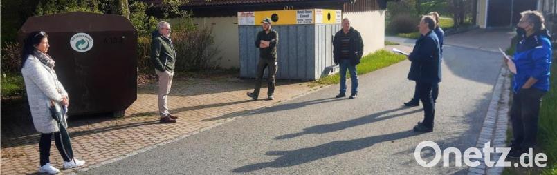 Die Container bleiben vorerst an ihrem Platz. Eine Geruchsbelästigung haben die Mitglieder des Bau- und Umweltausschusses bei einem Ortstermin nicht festgestellt. Bild: ld