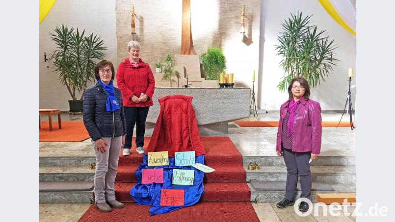 Anita Wiesent, Maria Krös und Maria Schlögl (von links) gestalteten an Pfingsten die Maiandacht. Bild: twi