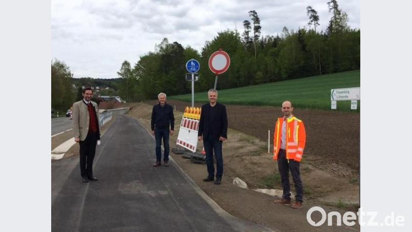 Ein wichtiges Stück Strecke ist nun für Zweiradfahrer befahrbar. Es schließt Flossenbürg an den Radweg &quot;Der Bockl&quot; an. Bild: Christina Rosner/exb