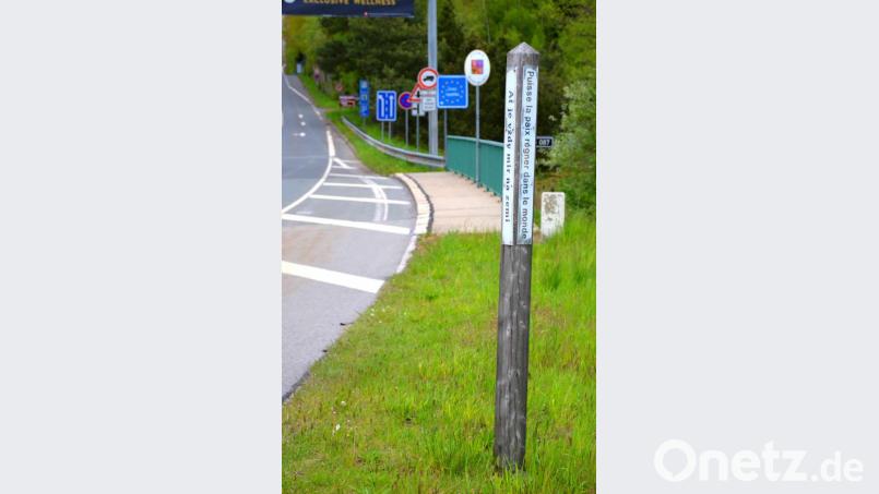 Ein Pfahl direkt vor dem tschechischen Hoheitsgebiet gibt den Waidhausern Rätsel auf. Bild: fjo