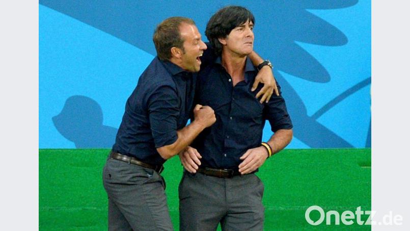 Bei der WM 2014 in Brasilien jubelten sie noch gemeinsam: Nach der bevorstehenden Europameisterschaft übernimmt Hansi Flick (links) das Amt des Bundestrainers von Jogi Löw. Bild: Thomas Eisenhuth/dpa