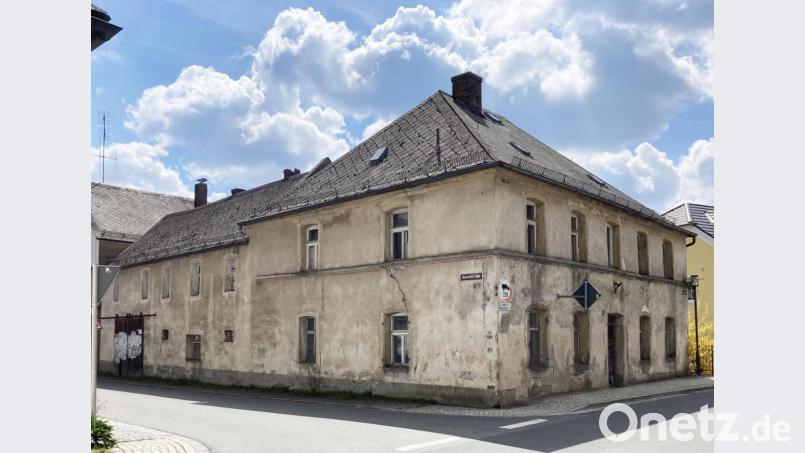 Im Stacherl-Anwesen, das unten eine Bierstube beherbergte, brach das verheerende Feuer aus. Das Gebäude wurde nach dem Brand wieder aufgebaut, bietet aber heute wieder einen vernachlässigten Anblick. Bild: ü