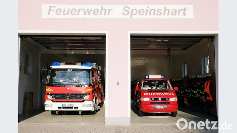 Die Räumung einer Unfallstelle durch die Feuerwehr kann kosten – erst recht Einsätze bei vorsätzlicher Brandstiftung oder bei freiwilligen Hilfeleistungen. Für solche Leistungen beschließt der Gemeinderat eine neue Kostensatzung. Bild: do